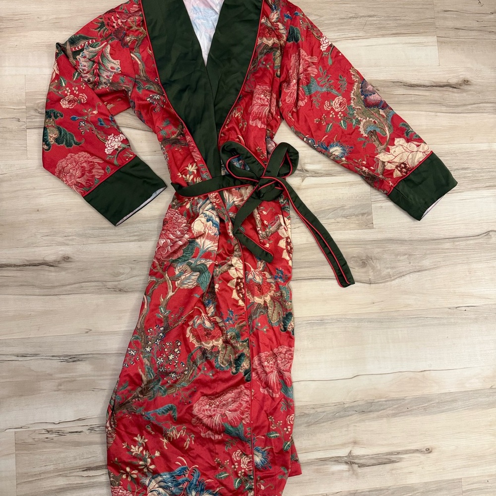 Pottery Barn Floral Red and Green Women's Robe Small